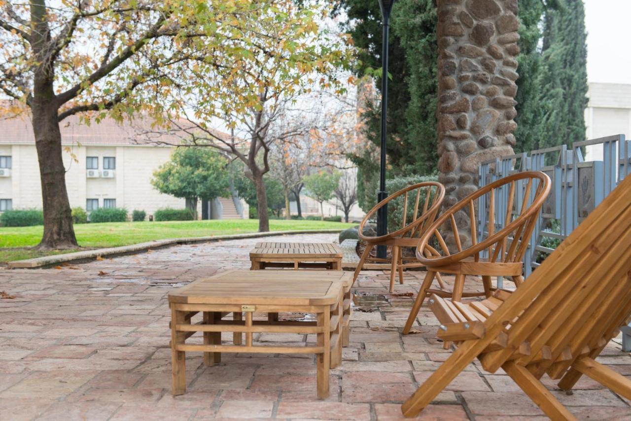 Hi - Tel Hai Hostel Кфар-Гилади Экстерьер фото